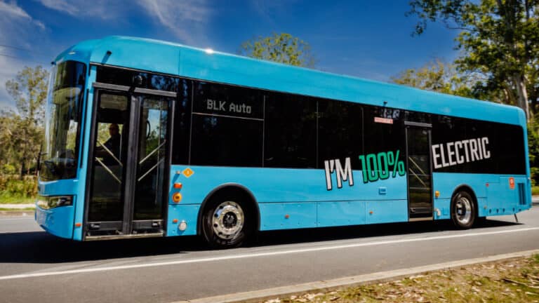 blk auto - blue bus - 960x540